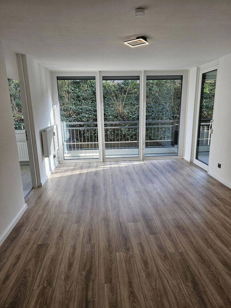 Renovierte 2,5-Zimmer-Wohnung in Heidelberg Mombertplatz (incl. Tiefgarage)