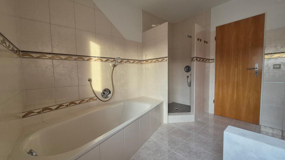 Etagenwohnung Wutöschingen - 3.5 Zimmer, 100 m&sup2;, 1.000&euro; | Angebot:25518951