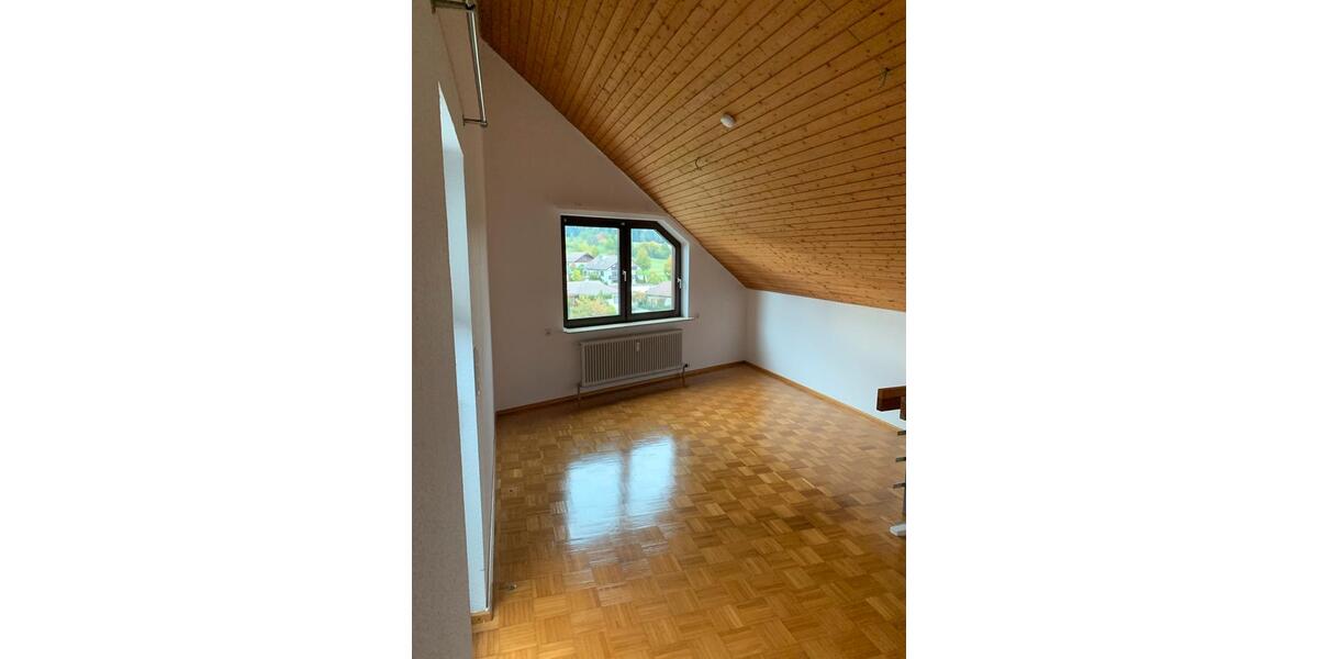 Maisonettenwohnung Altensteig - 4 Zimmer, 97 m&sup2;, 255.000&euro; | Angebot:26036574