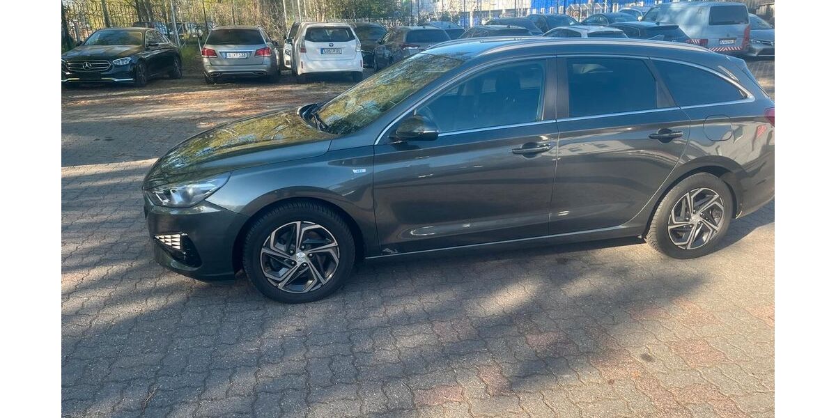 Hyundai i30 122.675 km 15.700 &euro; Berlin 13089