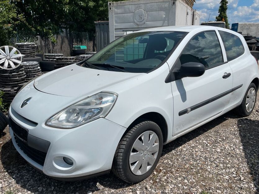 Renault Clio 107.000 km 2.000 € Nürnberg 90427