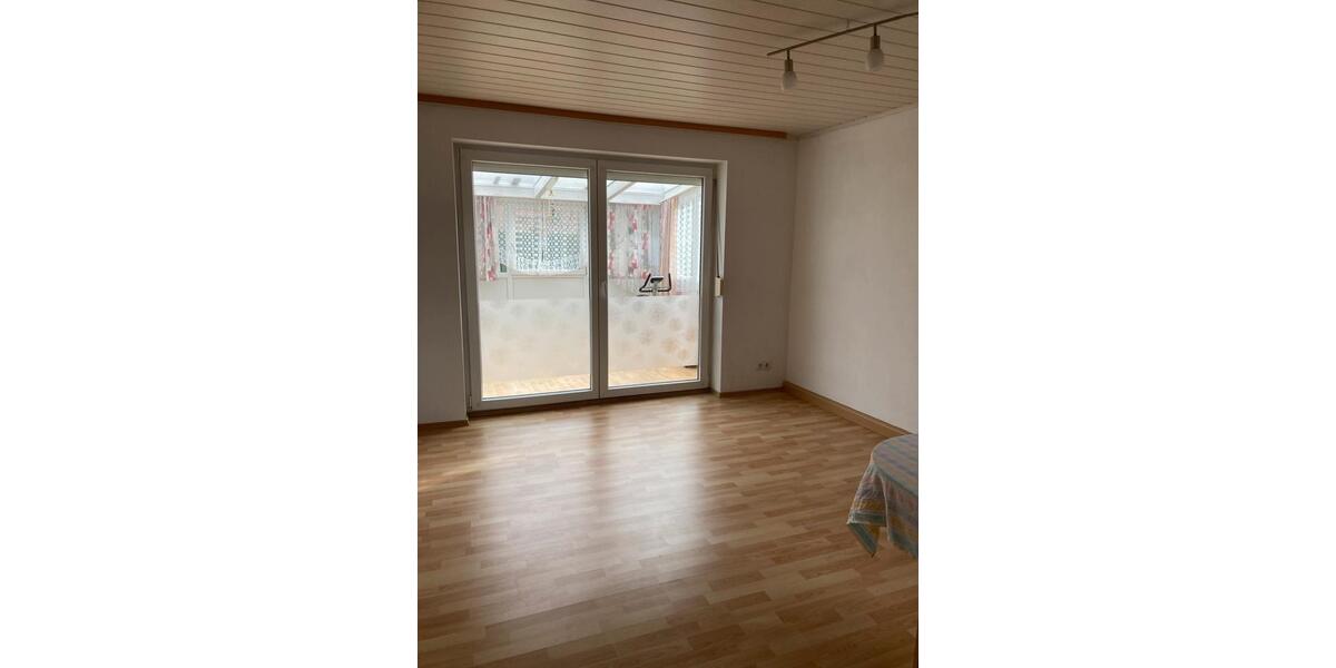 Erdgeschoßwohnung Bogen - 3 Zimmer, 82 m&sup2;, 680&euro; | Angebot:25516175