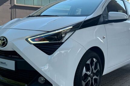 Toyota Aygo (X) 96.404 km 8.490 &euro; Neumünster 24536