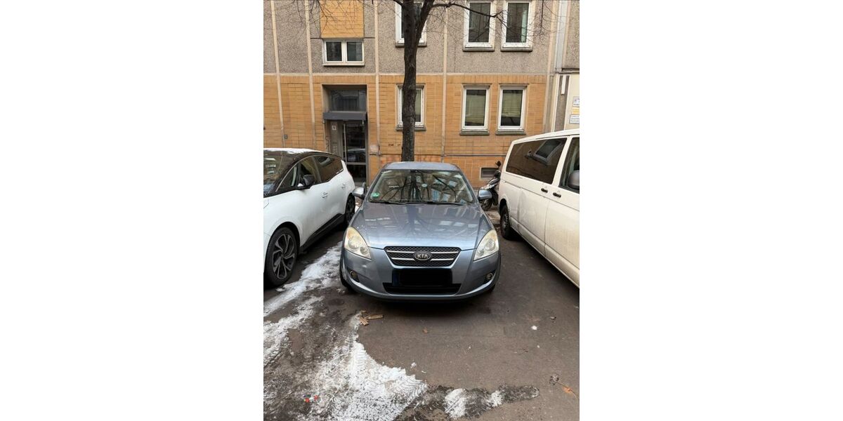 Kia ceed Sportswagon 212.000 km 2.000 &euro; Berlin 10247