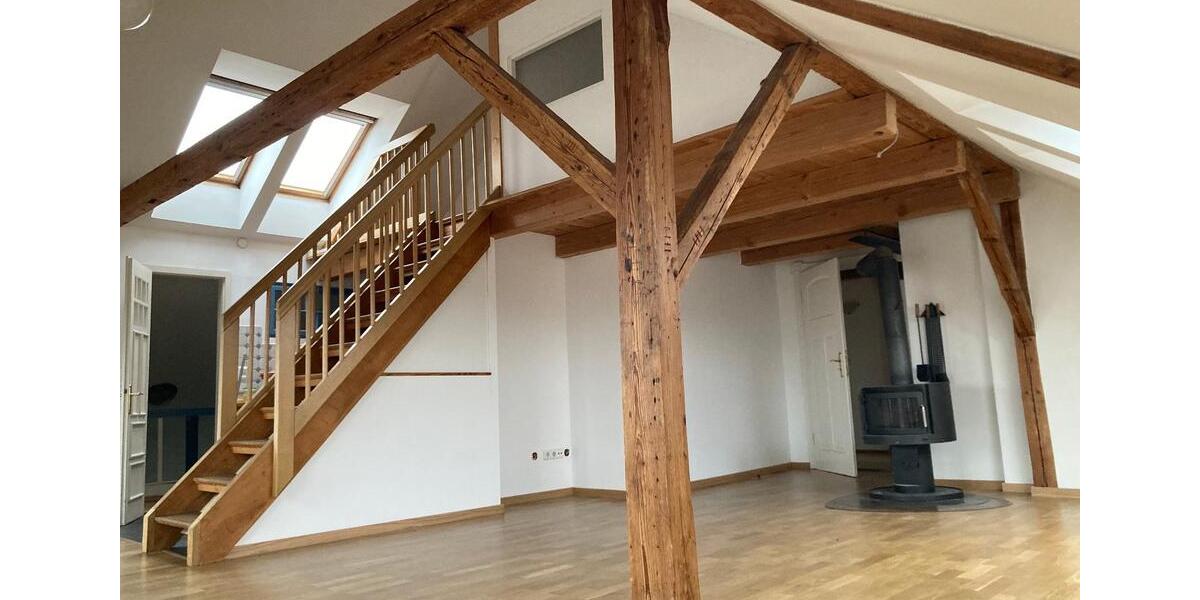 Große, helle 4,5 Zimmer Wohnung mit Balkon 4.5 zimmer