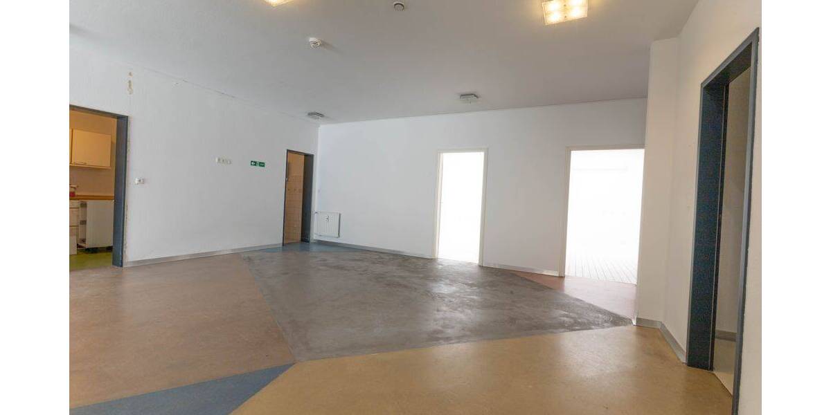 Gewerbeobjekt Heide - 8 Zimmer, 300 m&sup2;, 2.500&euro; | Angebot:26886401