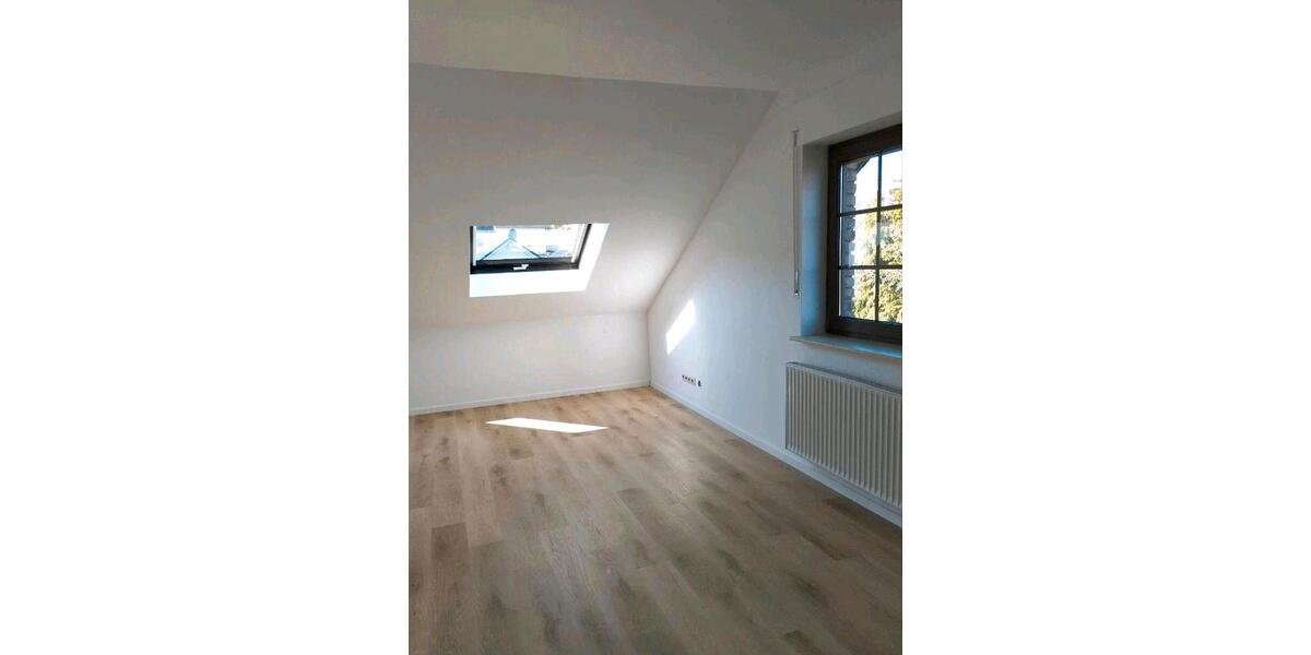 Dachgeschoßwohnung Kall - 4 Zimmer, 98 m&sup2;, 1.050&euro; | Angebot:26149284