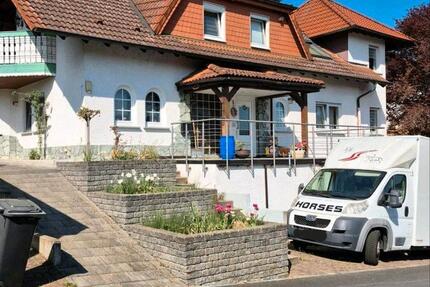 Haus Wächtersbach - 7 Zimmer, 260 m&sup2;, 2.400&euro; | Angebot:26359348