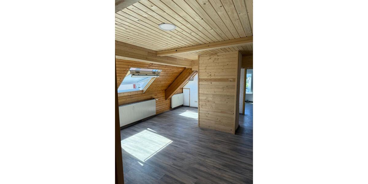 Helle Dachgeschosswohnung – 60 m², 3 Zimmer 3 zimmer