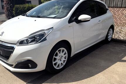 Peugeot 208 112.000 km 5.600 &euro; Rosendahl 48720