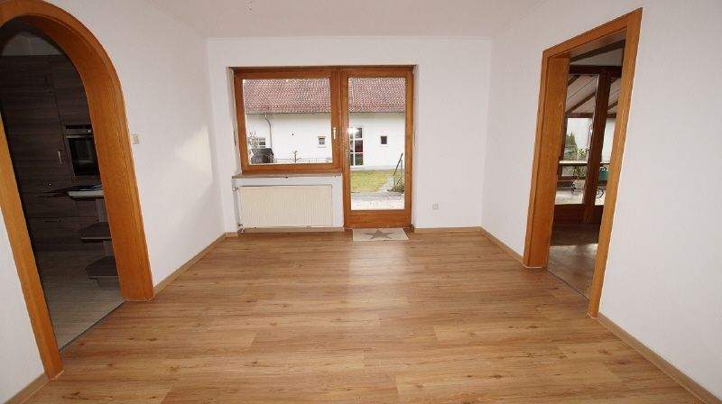 Einfamilienhaus Parkstetten - 7 Zimmer, 192 m&sup2;, 1.000&euro; | Angebot:25475741