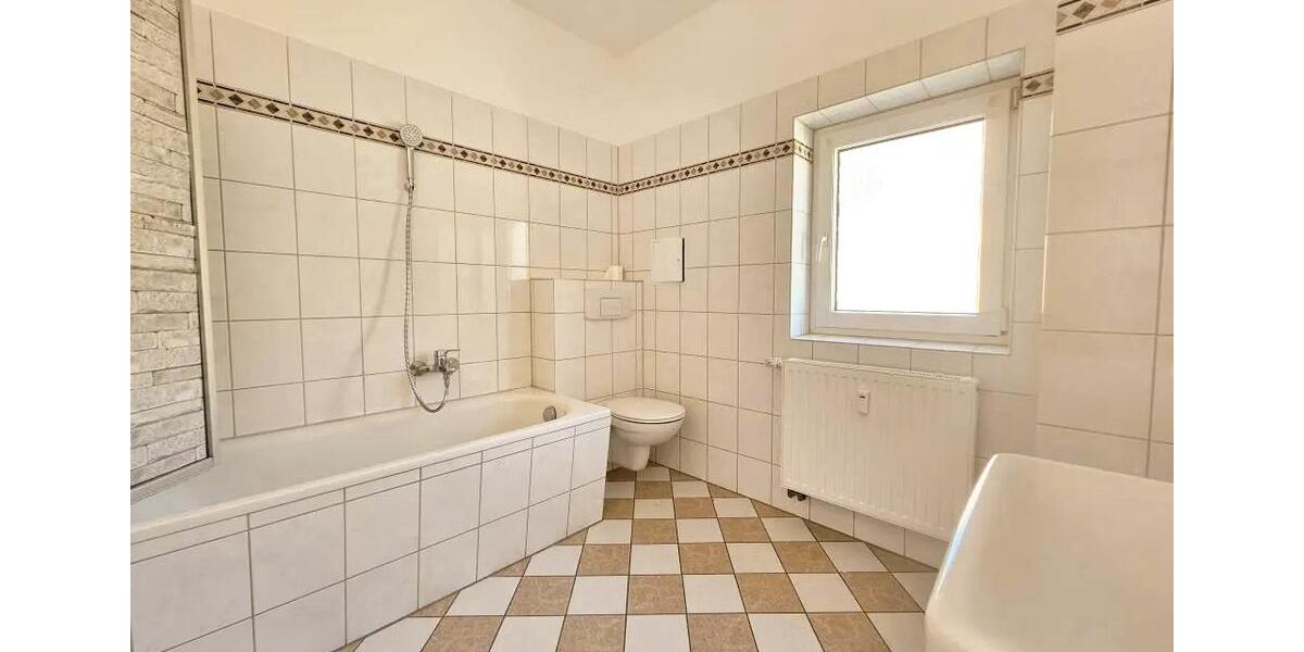 Dachgeschoßwohnung Aue-Bad Schlema Bad Schlema - 4 Zimmer, 70 m&sup2;, 420&euro; | Angebot:26478467
