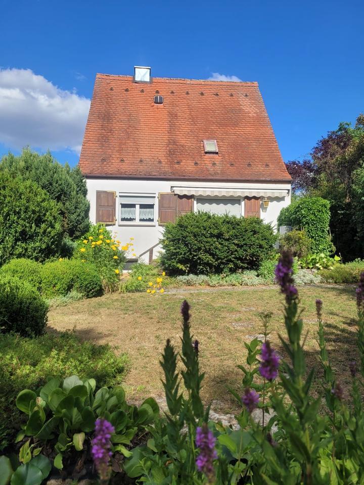 Freistehendes Einfamilienhaus in ruhiger Lage mit großem Garten