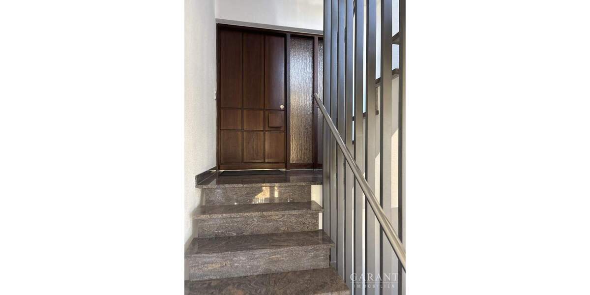 Modernes Wohnen -- ca. 230 qm auf einer Etage! 5 zimmer