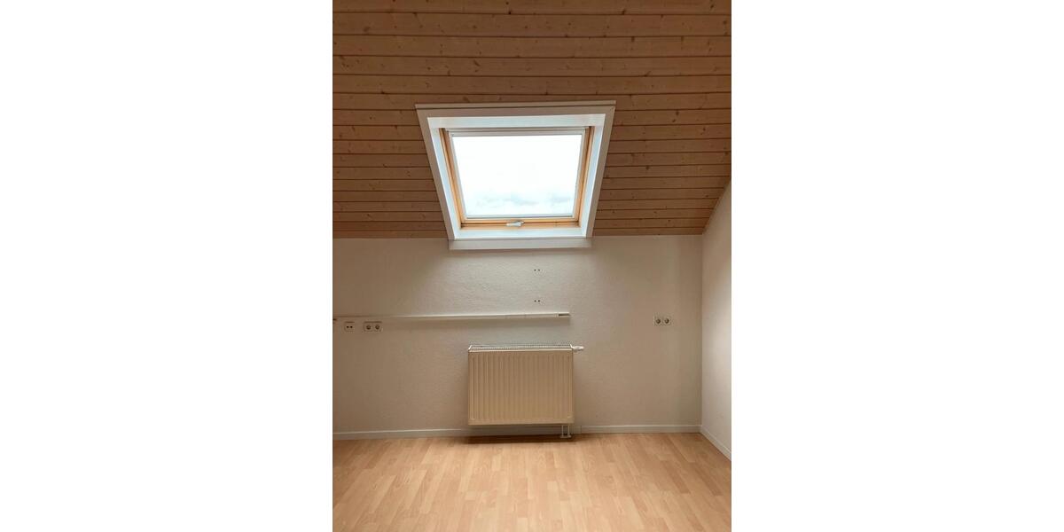Dachgeschoßwohnung Aalen Dewangen - 4.5 Zimmer, 95 m&sup2;, 1.200&euro; | Angebot:26407612