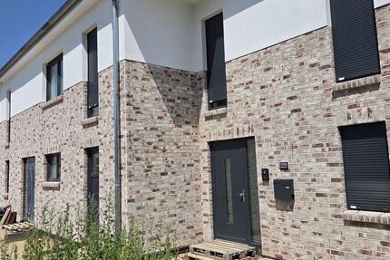 Haus Bergen - 4 Zimmer, 142 m&sup2;, 1.700&euro; | Angebot:24432136