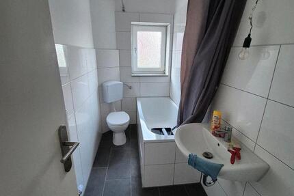 3-ZKB im Erdgeschoß mit Balkon – frisch renoviert, zentrale Lage