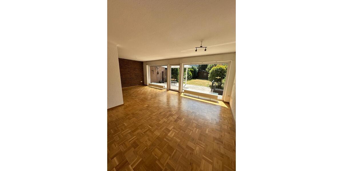 Reihenhaus Meerbusch Kierst - 5.5 Zimmer, 135 m&sup2;, 1.700&euro; | Angebot:26475248