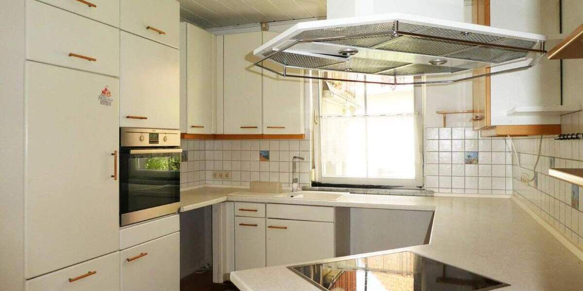 AUMÜLLER-Immobilien - Sympathische DHH mit Nebengebäude und sonnigere Hoffläche als Mietobjekt 4 zimmer