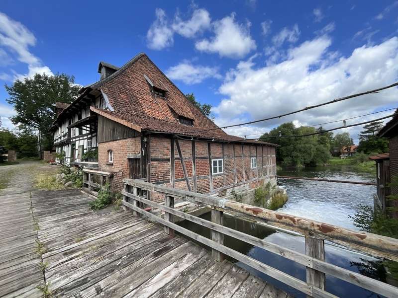 Haus zum Kaufen in Schwülper 1.390.000 € 830 m²