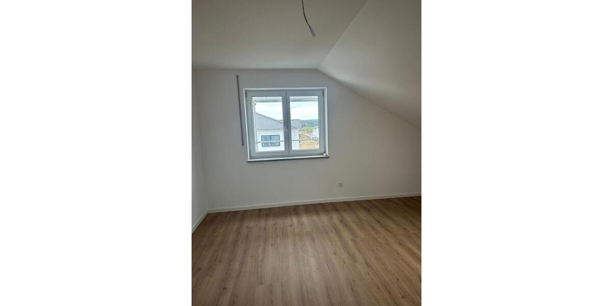 Vermietung: Neubau - Reihenhaus KFW 40 qng Niedrigenergiehaus 6.5 zimmer