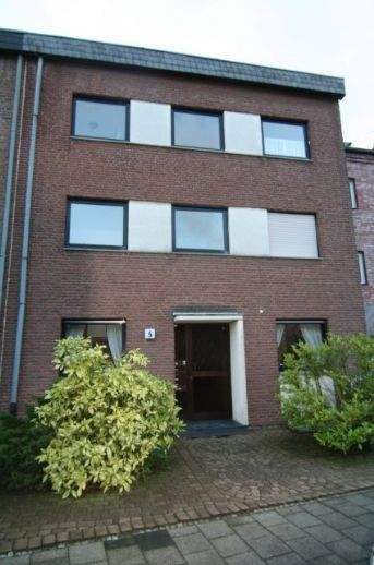 NEUSS NORD- GEMÜTLICHE DACHGESCHOSSWOHNUNG IN RUHIGER LAGE 3 zimmer