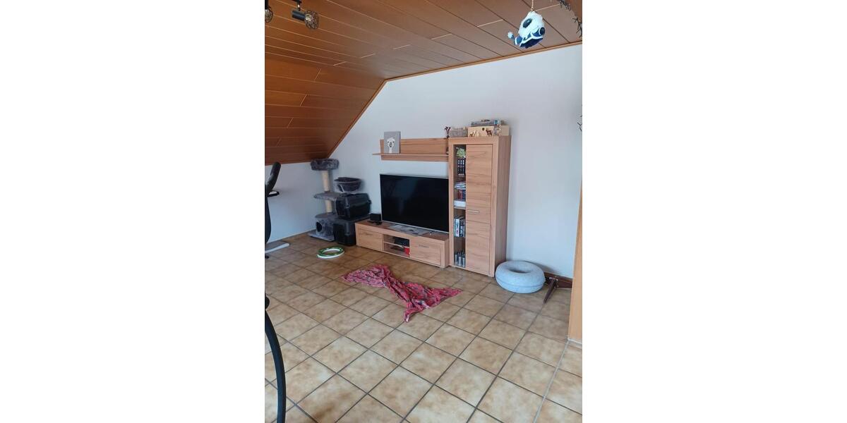 Dachgeschoßwohnung Erwitte - 3 Zimmer, 94 m&sup2;, 600&euro; | Angebot:27605602