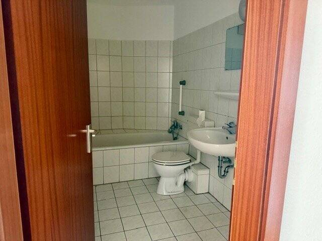 Etagenwohnung Neustadt-Glewe Glewe - 3 Zimmer, 71 m&sup2;, 80.000&euro; | Angebot:26217625