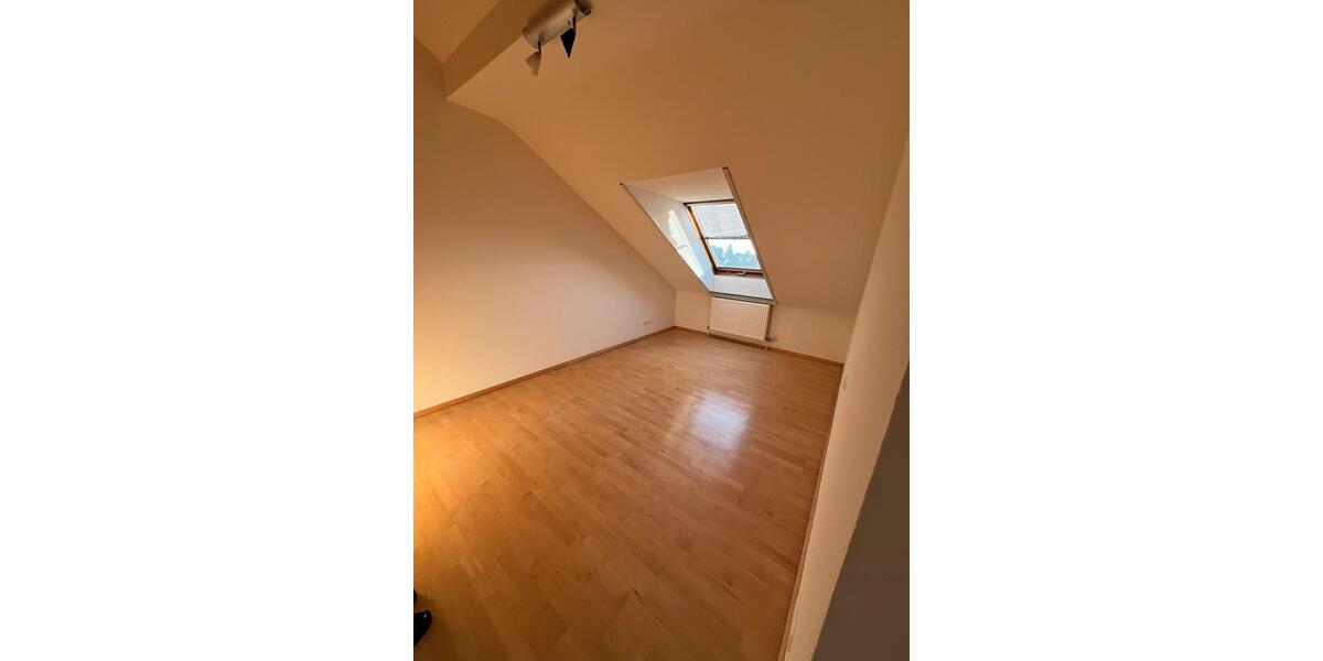 Dachgeschoßwohnung Linkenheim-Hochstetten Hochstetten - 3 Zimmer, 87 m&sup2;, 275.000&euro; | Angebot:23792960