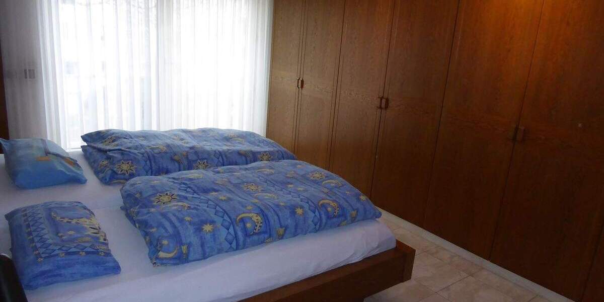 Großzügig Wohnung in bester Lage, komplett möbliert mit Tiefgarage und Aufzug! 3 zimmer