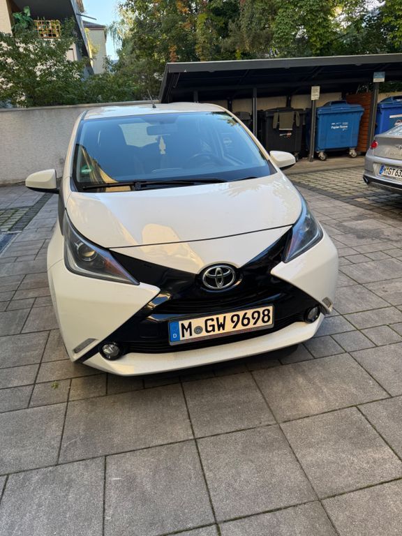 Toyota Aygo (X) 171.000 km 5.100 € München 80636