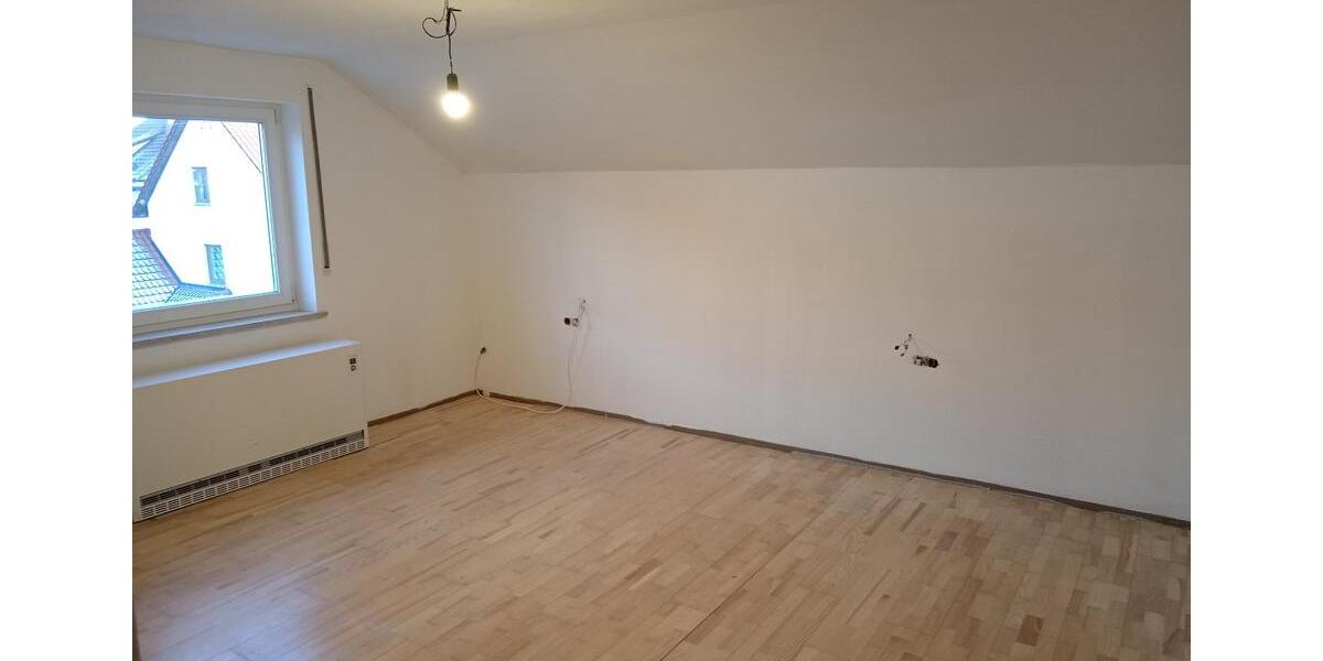 Dachgeschoßwohnung Krumbach (Schwaben) - 3 Zimmer, 65 m&sup2;, 650&euro; | Angebot:25390351