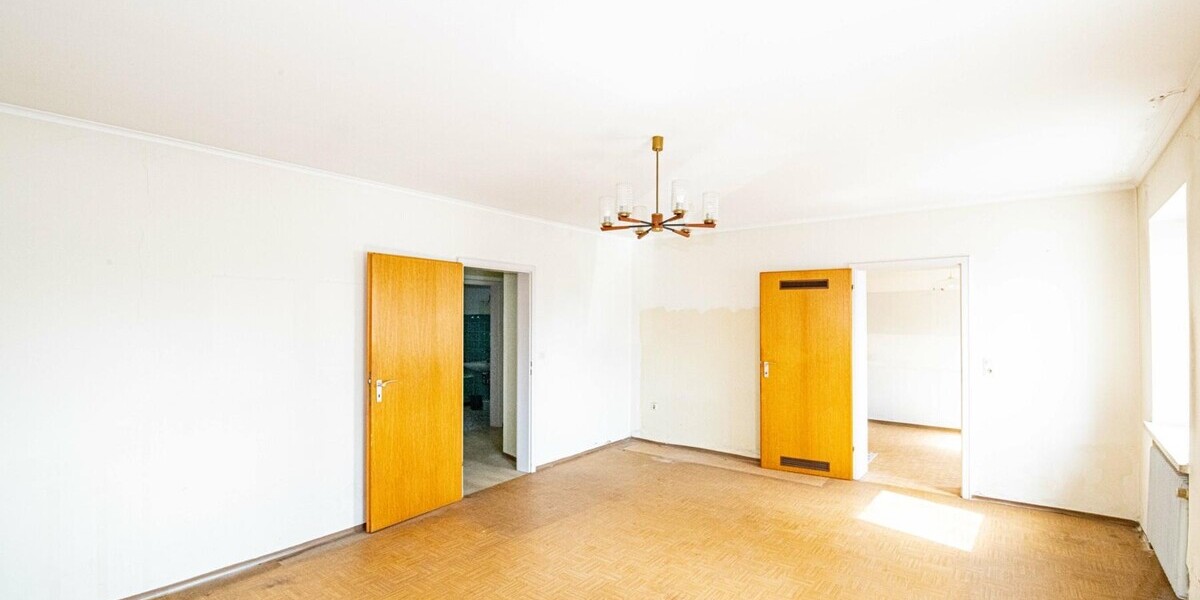 Großzügiges Zweifamilienhaus mit verborgenem Garten in der Innenstadt von Cham - Mehrfamilienhaus, Wohnhaus Cham | Angebot:26298154