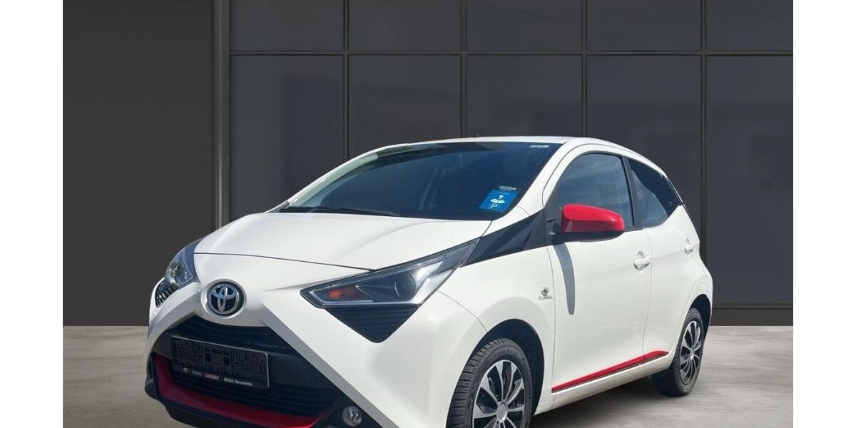 Toyota Aygo (X) 58.208 km 9.890 &euro; Heusweiler 66265