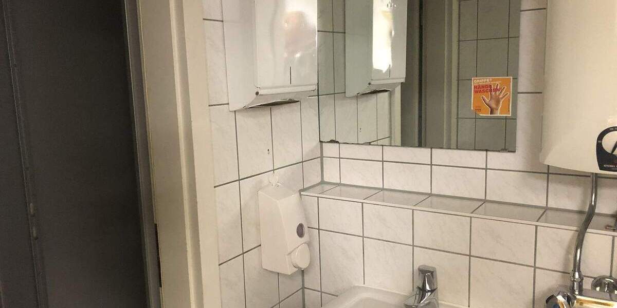 Gewerbeobjekt Dresden Löbtau-Nord - 1 Zimmer, 211 m&sup2;, 2.100&euro; | Angebot:26686247