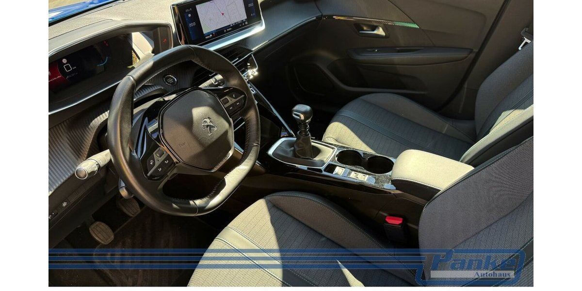 Peugeot 208 Allure*Pano*R-Cam*Navi*Keyless*LED* 32.381 km 13.690 &euro; Berlin 13187