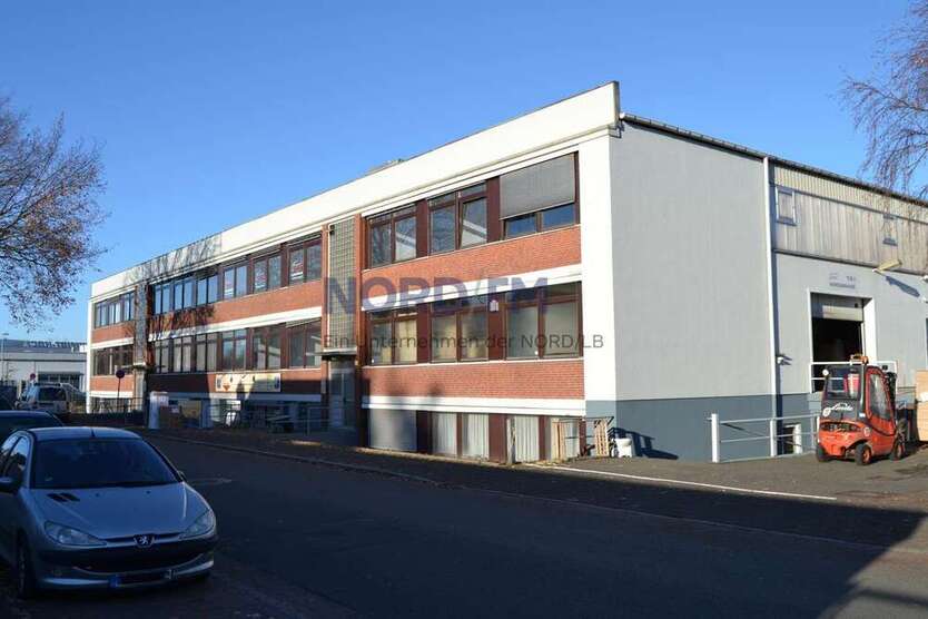 Halle in Bremen 1.300 € 304.9 m²