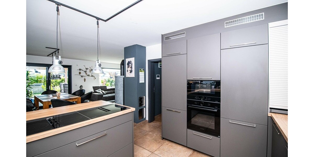 Neuwertiges Einfamilienhaus mit Kamin, PV-Anlage und Energieeffizienz A+ - Einfamilienhaus Cham / Vilzing Vilzing | Angebot:26786340