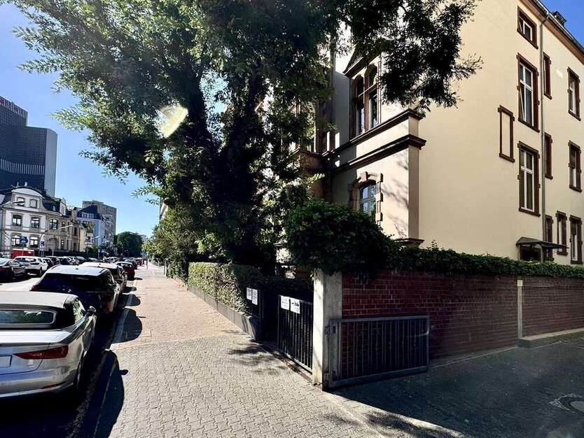Büro in Frankfurt am Main 210.000 € 81 m²