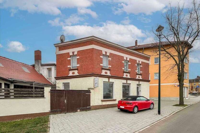 Haus zum Kaufen in Bad Dürrenberg 139.000 € 149.83 m²