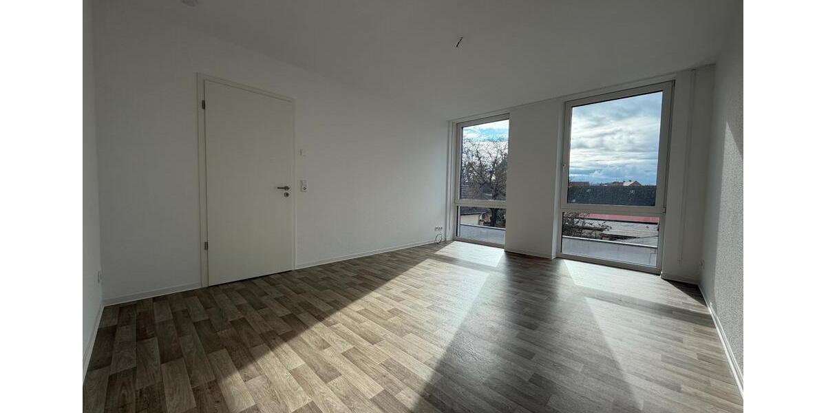 Etagenwohnung Bitterfeld-Wolfen Wolfen - 2 Zimmer, 79 m&sup2;, 590&euro; | Angebot:26003571