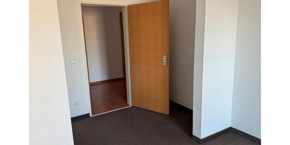 Etagenwohnung Limbach-Oberfrohna Oberfrohna - 3 Zimmer, 80 m&sup2;, 94.000&euro; | Angebot:26402719