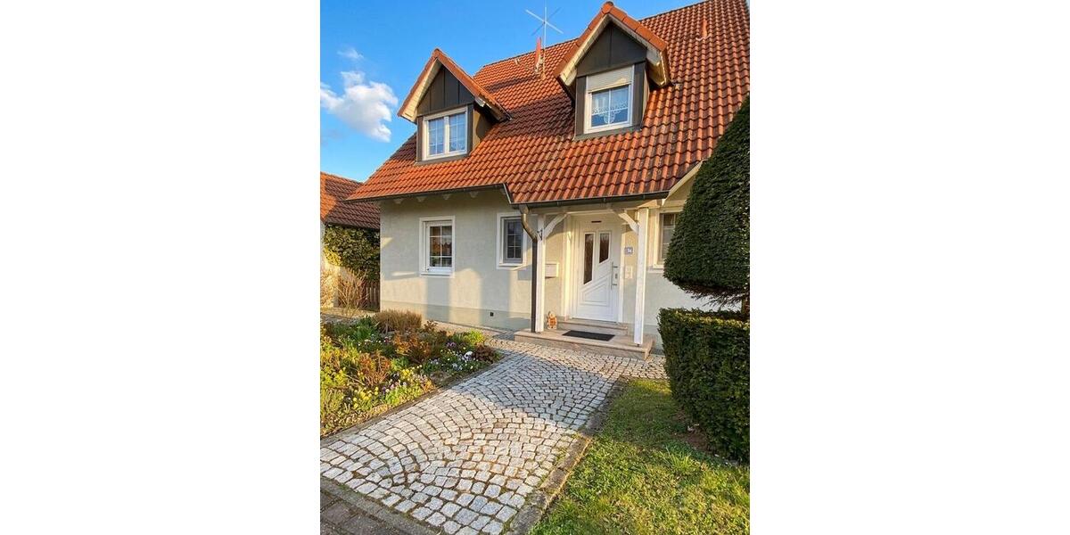 Doppelhaushälfte Geiselwind - 5 Zimmer, 134 m&sup2;, 1.250&euro; | Angebot:25994822