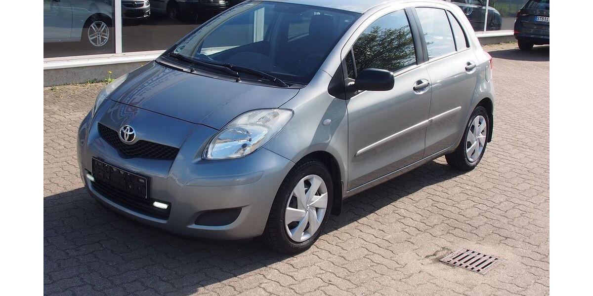 Toyota Yaris 102.507 km 4.498 &euro; Pampow 19075