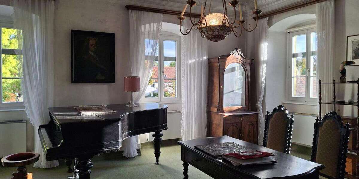 Haus zum Kaufen in Dettelbach 1.650.000 € 250 m² 10 zimmer