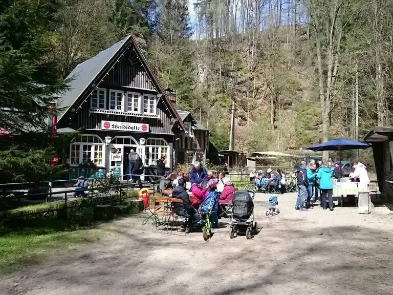 Gasthaus Waldidylle - Großzügiges Ausflugslokal direkt am Hauptwanderweg im Elbsandsteingebirge