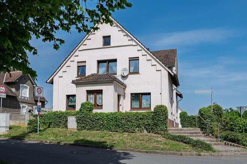 Haus zum Kaufen in Löhne 220.000 € 180 m²
