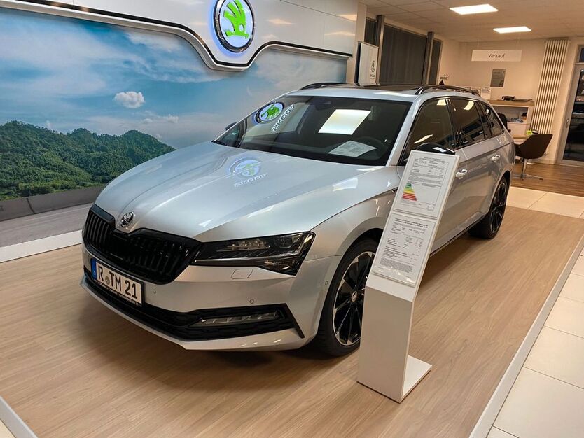 Skoda Superb 31.000 km 48.900 € Aufhausen 93089