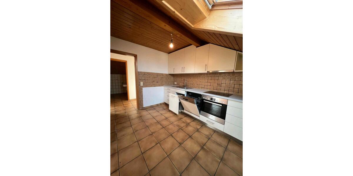 Dachgeschoßwohnung Trostberg - 2 Zimmer, 77 m&sup2;, 750&euro; | Angebot:26129661