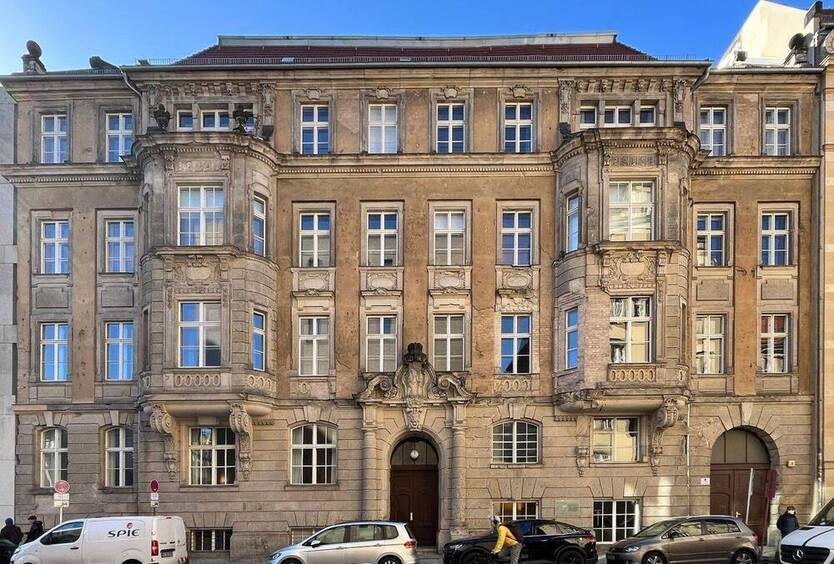Zentrale Büro-Räume im charmanten Altbau - All-in-Miete